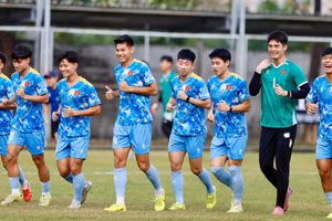 Các cầu thủ U22 Việt Nam hào hứng trên sân tập. (Ảnh: VFF)