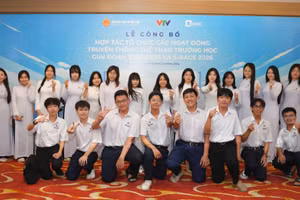 Các học sinh tham dự lễ công bố S-Race 2026. 