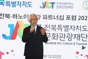 Ông Lee Yong Woo, đại diện Quỹ Văn hóa và Du lịch Jeonbuk phát biểu.