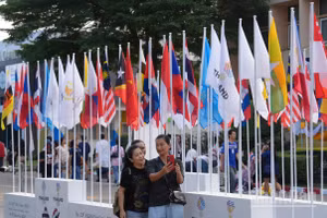 Quốc kỳ của 11 quốc gia khu vực Đông Nam Á tham dự SEA Games 33.