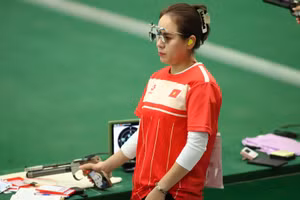 Xạ thủ Trịnh Thu Vinh giữ vững phong độ qua từng phát bắn. 