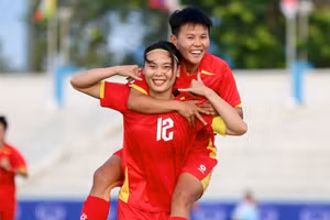 Hải Yến và Bích Thùy mỗi người ghi 2 bàn thắng cho đội tuyển nữ Việt Nam. (Ảnh: T.Hải)