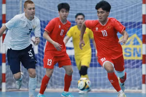 Cầu thủ trẻ Nguyễn Đa Hải (số 10) góp mặt trong 2 trận giao hữu với U19 Nga hồi năm 2024, nay đã khoác áo đội tuyển futsal quốc gia. (Ảnh: VFF)