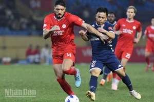 Thể Công Viettel (áo đỏ) giành chiến thắng thứ 4 liên tiếp. (Ảnh: TRẦN HẢI)