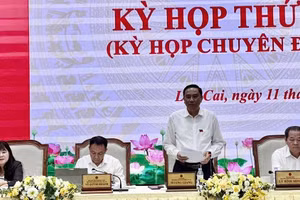 Đồng chí Hoàng Giang, Phó Bí thư Thường trực Tỉnh ủy, Chủ tịch Hội đồng nhân dân tỉnh phát biểu tại kỳ họp. (Ảnh: THANH SƠN)