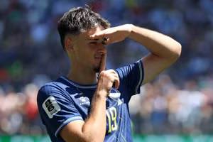 Kerim Alajbegovic ghi bàn mở tỷ số cho Bosnia và Herzegovina. (Ảnh: FIFA)