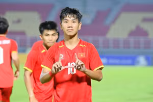 Chu Ngọc Nguyễn Lực ăn mừng bàn thắng thứ hai của đội tuyển U17 Việt Nam. (Ảnh: VFF)