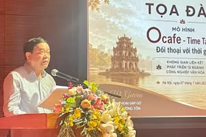 Giáo sư, Tiến sĩ Trần Thọ Đạt phát biểu khai mạc. 