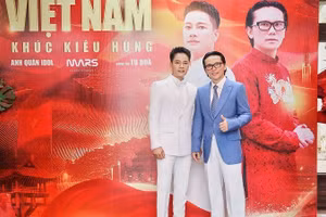 MV “Việt Nam khúc kiêu hùng” đánh dấu sự hợp tác tiếp theo giữa Anh Quân Idol và nhạc sĩ Tú Dưa. (Ảnh: HÒA NGUYỄN)