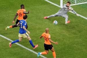“Cơn lốc màu da cam” liên tục gây sức ép tới khung thành của Thụy Điển. (Ảnh: FIFA)