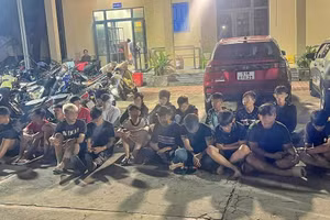 Các đối tượng chạy xe gây mất an ninh, trật tự ở Bãi Trước, Vũng Tàu. (Ảnh: Công an phường Vũng Tàu cung cấp)