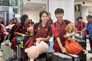 Các cầu thủ có mặt tại sân bay Nội Bài (Hà Nội). (Ảnh: VFF)