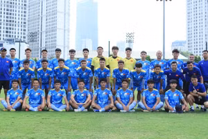 Các thành viên đội tuyển U19 Việt Nam cùng Ban huấn luyện. (Ảnh: VFF)