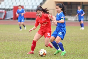 Phong Phú Hà Nam (áo đỏ) giành chức vô địch sớm một vòng đấu. (Ảnh: VFF)