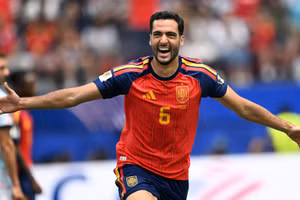Tiền vệ Mikel Merino ăn mừng sau khi ghi bàn thắng nâng tỷ số lên 2-1 cho Tây Ban Nha. (Ảnh: THX/TTXVN)