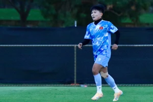 Tiền vệ Nguyễn Thị Bích Thùy trong buổi tập ngày 2/3 của đội tuyển nữ Việt Nam. (Ảnh: VFF)