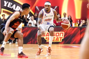 Ariyon Williams thi đấu hiệu quả giúp Hanoi Buffaloes vươn lên ở hiệp 1. 