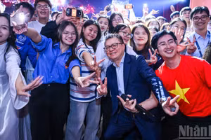 [Ảnh] Sinh viên VinUni thăng hoa cảm xúc cùng “Tổ Quốc Trong Tim: The Concert Film”