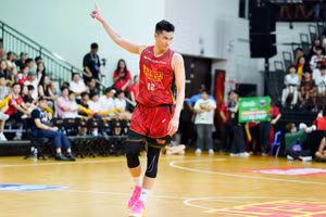 Nguyễn Huỳnh Phú Vinh lọt Top 5 cầu thủ ném 3 thành công nhiều nhất lịch sử VBA. 