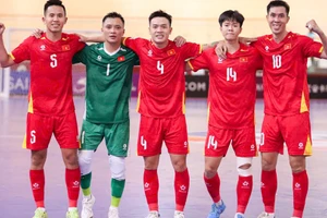 Các tuyển thủ futsal Việt Nam ăn mừng sau màn lội ngược dòng hấp dẫn. (Ảnh: VFF)