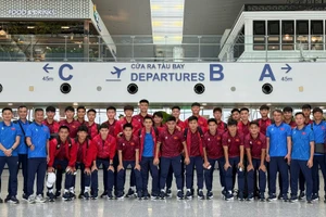 Ban huấn luyện cùng các thành viên đội tuyển U23 Việt Nam trước giờ khởi hành. (Ảnh: VFF)