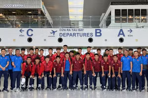 Ban huấn luyện cùng các thành viên đội tuyển U23 Việt Nam trước giờ khởi hành. (Ảnh: VFF)