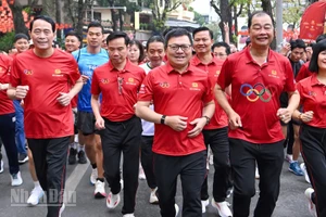 [Ảnh] Người dân Thủ đô hào hứng tham gia Ngày chạy Olympic 2026
