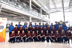 Ban huấn luyện cùng các tuyển thủ U20 nữ Việt Nam. (Ảnh: VFF)