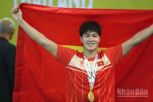 Vận động viên Trần Hưng Nguyên giành Huy chương Vàng môn bơi nội dung 200m hỗn hợp nam. (Ảnh: MINH HOÀNG)