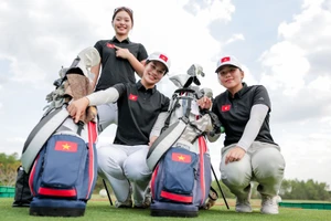 Các nữ vận động viên golf Việt Nam hào hứng trước ngày thi đấu chính thức. (Ảnh: VGA)