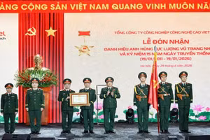Thượng tướng Phạm Hoài Nam, Thứ trưởng Quốc phòng trao danh hiệu Anh hùng Lực lượng vũ trang nhân dân cho Tổng Công ty Công nghiệp Công nghệ cao Viettel.