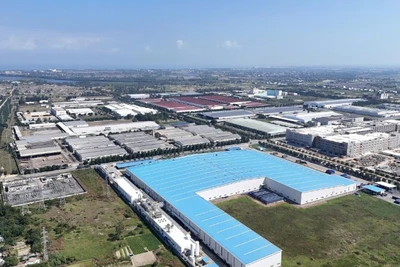 Khu công nghiệp Điện Nam-Điện Ngọc thuộc phường Điện Bàn Đông, thành phố Đà Nẵng với các nhà máy được đầu tư công nghệ tiên tiến.