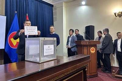 Buổi lễ quyên góp được tổ chức tại Đại sứ quán Việt Nam tại Liên bang Nga.