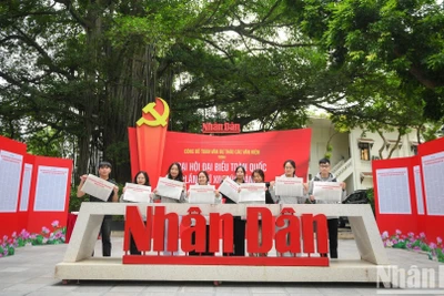 Những ấn phẩm của Báo Nhân Dân được các bạn trẻ quan tâm, đón nhận.