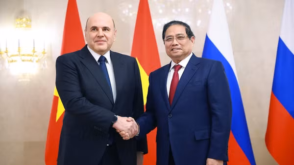 Thủ tướng Phạm Minh Chính hội đàm với Thủ tướng Liên bang Nga Mikhail Mishustin. (Ảnh: Dương Giang/TTXVN)