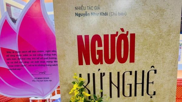 Cuốn sách tập hợp 52 chân dung "Người xứ Nghệ" tiêu biểu, như một "bản biên niên tinh thần" thu hút đông đảo bạn đọc.