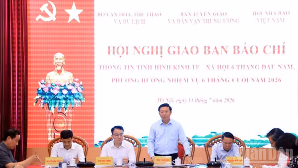 Đồng chí Trần Thanh Lâm điều hành hội nghị.
