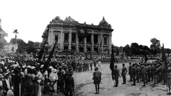Những ngày Tháng Tám (1945) sục sôi ở Hà Nội. (Ảnh: TTXVN)