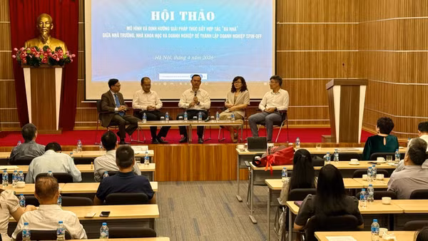 Các diễn giả tham gia tọa đàm tại hội thảo.