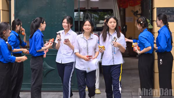 Thí sinh tại kỳ thi tuyển sinh vào lớp 10 của Hà Nội. (Ảnh: THẾ ĐẠI)