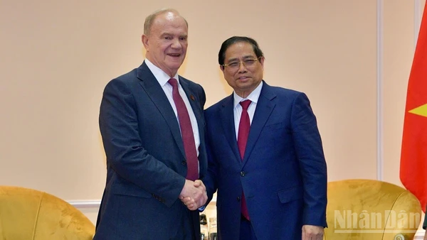 Thủ tướng Chính phủ Phạm Minh Chính và Chủ tịch Đảng Cộng sản Liên bang Nga Gennady Zyuganov. (Ảnh: Thanh Giang)