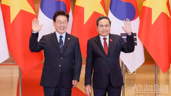 Chủ tịch Quốc hội Trần Thanh Mẫn hội kiến Tổng thống Hàn Quốc Lee Jae Myung. (Ảnh: DUY LINH)