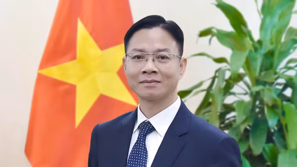 Thứ trưởng Ngoại giao Ngô Lê Văn.
