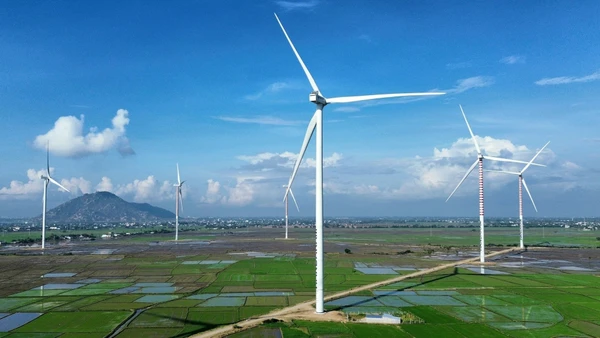 Tỉnh Ninh Thuận đang đẩy mạnh phát triển năng lượng tái tạo gắn với bảo vệ môi trường, ứng phó biến đổi khí hậu. (Ảnh: Nguyễn Thành – TTXVN)