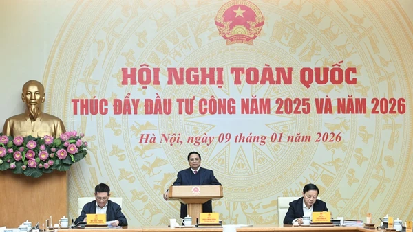 Thủ tướng Phạm Minh Chính chủ trì Hội nghị toàn quốc thúc đẩy đầu tư công năm 2025 và năm 2026. (Ảnh: TRẦN HẢI)
