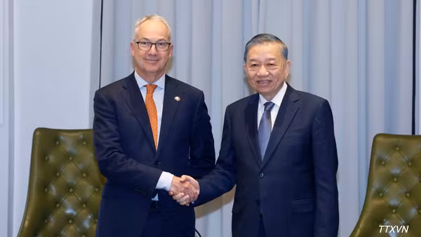 Tổng Bí thư, Chủ tịch nước Tô Lâm tiếp ông Nicholas Moore, Đặc phái viên của Chính phủ Australia về Đông Nam Á. (Ảnh: Thống Nhất/TTXVN)