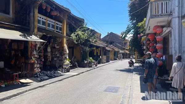 Khu vực miền trung dự báo có nắng nóng và nắng nóng gay gắt. (Ảnh minh họa: Đ.T)