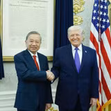 Tổng Bí thư Tô Lâm gặp Tổng thống Hoa Kỳ Donald Trump. (Ảnh: TTXVN)