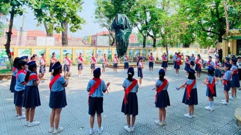 Học sinh lớp 4 bị cô giáo dùng thước đánh gãy tay: Nhà trường xin lỗi, chờ kết luận chính thức