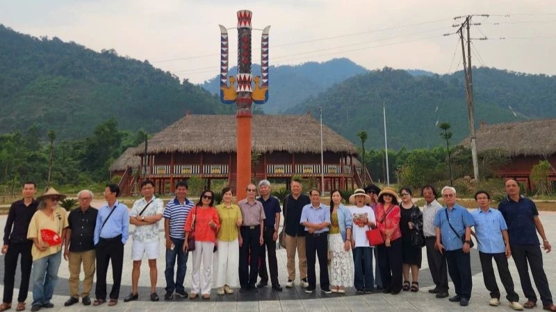 Trại sáng tác 'Huế quyến rũ' thu hút văn nghệ sĩ từ các vùng kinh đô Việt Nam